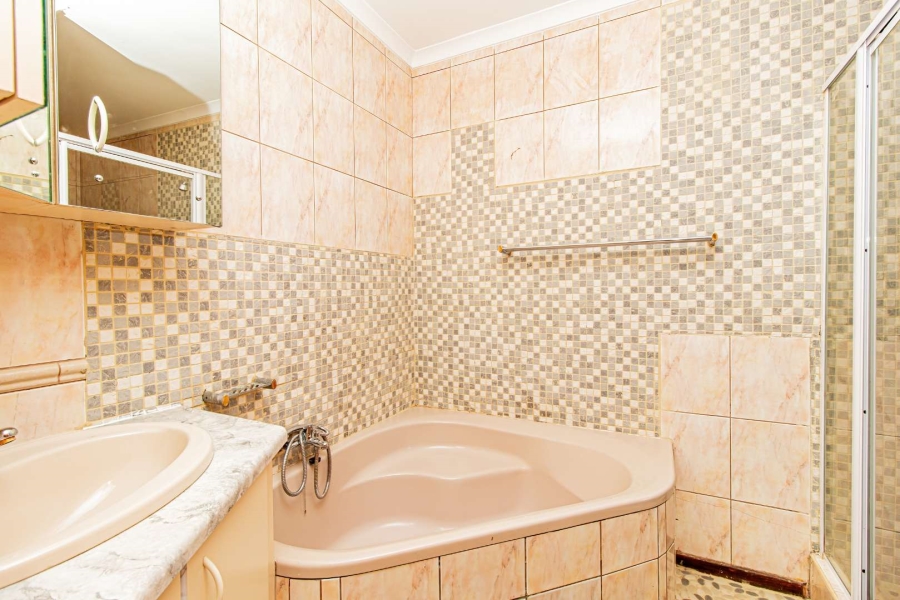 To Let 5 Bedroom Property for Rent in Hersham Western Cape